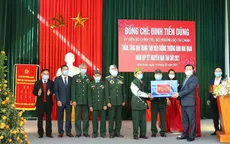 Bộ trưởng Đinh Tiến Dũng tặng quà Tết cho các thương, bệnh binh