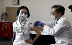 Nhật Bản ghi nhận chỉ hơn 1.400 ca mắc COVID-19 mới trong ngày tiêm vaccine đầu tiên
