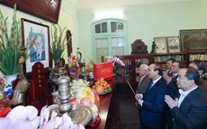 Thủ tướng dâng hương tưởng nhớ các đồng chí nguyên lãnh đạo đã từ trần