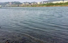 Nước sông Hồng chuyển màu trong xanh