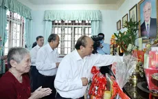 Thủ tướng Nguyễn Xuân Phúc dâng hương tưởng nhớ các nguyên lãnh đạo đã từ trần