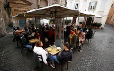 Người Italy "đổ xô" ra hàng quán sau khi lệnh giãn cách được nới lỏng