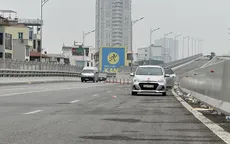 Dừng đỗ xe bừa bãi tại đường vành đai 2 trên cao