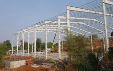 Đứt cáp xe cần cẩu, 3 người thương vong