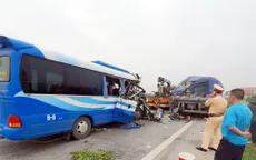 Xe khách đâm vào xe đầu kéo, 1 người tử vong, gần 20 người bị thương