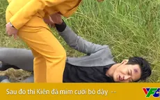 Hậu trường Hướng dương ngược nắng: Mặt đầy máu khi bị Châu (Hồng Diễm) tông trúng, Kiên (Hồng Đăng) vẫn bật dậy mỉm cười