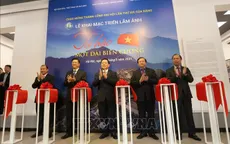 Triển lãm ảnh "Tự hào một dải biên cương"