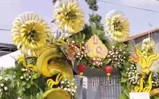 Độc đáo chiếc cổng cưới từ lá dừa và rau củ