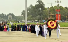 Đại biểu Quốc hội vào Lăng viếng Chủ tịch Hồ Chí Minh