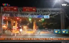 Sự cố ở trạm thu phí: Xe chưa qua, thanh chắn đã hạ