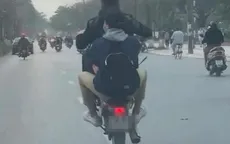 Hà Nội xử lý 2 thanh niên "bốc đầu" xe máy qua phản ánh của người dân