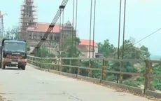 Mất an toàn giao thông tại cầu treo sông Giăng