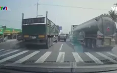 Va chạm khi chuyển làn đường đột ngột - sai lầm khó tránh của các tài xế