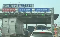 Ùn ứ giao thông trong ngày đầu thu phí xa lộ Hà Nội