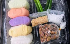 Bột bánh trôi ngũ sắc ngập chợ mạng, tiểu thương ngày bán 2 tạ