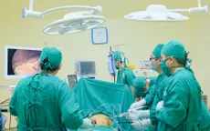 Loại bỏ khối ung thư cho cụ ông 81 tuổi có nhiều bệnh lý phức tạp