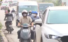Tái diễn tình trạng đi ngược chiều trên tuyến đường Tố Hữu, Hà Nội