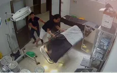 Vào bệnh viện cấp cứu, bệnh nhân đánh cả bác sĩ và điều dưỡng