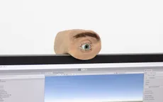 Chiếc webcam kì dị có thiết kế giống mắt người, biết chớp mắt, liếc nhìn
