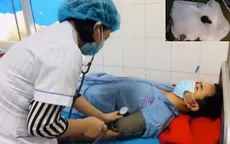 Nội soi khí quản gắp con đỉa suối sống trong mũi bệnh nhân 1 tháng