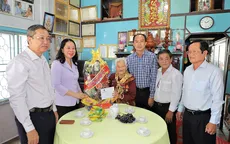 Phó Chủ tịch nước Võ Thị Ánh Xuân thăm, tặng quà gia đình chính sách
