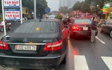 Vụ 2 xe sang Mercedes trùng biển số: Nhóm bán 500 bộ giấy tờ giả chịu mức án nào?