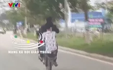 Nhóm thanh niên ngang nhiên bốc đầu vít ga trên quốc lộ