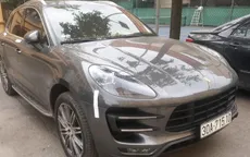 Truy tìm tài xế xe Porsche Macan mang biển số "song sinh"