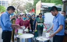 “Nồi cháo nghĩa tình" dành cho bệnh nhân nghèo của các anh bảo vệ