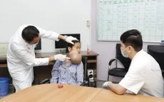 Cô gái trẻ bị biến dạng khuôn mặt vì khối u khổng lồ