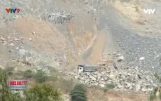 Xe chở đá gây ô nhiễm khu dân cư