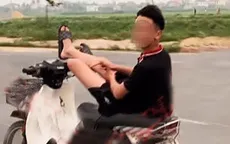 Triệu tập nam sinh "biểu diễn" lái xe máy bằng chân