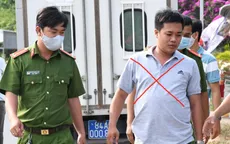Bắt thanh niên  chặn đường sàm sỡ nữ sinh, “khoe” của quý