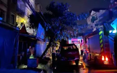 Lại thêm vụ cháy nhà dân trong đêm, 4 người mắc kẹt