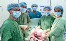 Phẫu thuật lấy thai cùng u nang buồng trứng kích thước lớn