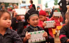 Vinamilk và Quỹ sữa Vươn cao Việt Nam 2021 trao tặng 1,7 triệu ly sữa hỗ trợ trẻ em khó khăn