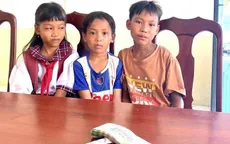 3 học sinh nghèo trả lại 2 xấp tiền 500.000 nhặt được