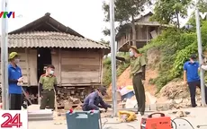 Sinh viên góp sức xây nhà cho đồng bào vùng cao