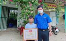 Nam sinh 12 tuổi cứu thanh niên 22 tuổi khỏi đuối nước