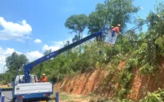 Mưa kèm lốc chiều tối 14/5 gây mất điện trên diện rộng ở Kon Tum