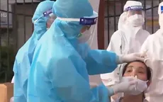 Các y, bác sỹ vượt nắng nóng hoàn thành lấy mẫu xét nghiệm