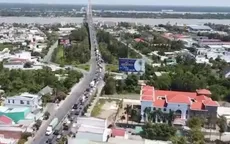 Nhiều phương tiện vẫn chen lấn qua cầu Rạch Miễu bất chấp ùn tắc