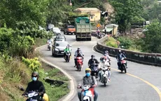 Giá vé qua hầm Hải Vân tăng, nhiều phương tiện chọn cách vượt đèo