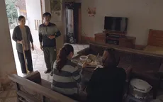 Mùa hoa tìm lại - Tập 4: Chỉ mỗi việc lấy nước cho bà nội Lệ, ông Vui - bà Vải cũng đùn đẩy nhau vì bận... ăn