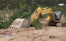 Rầm rộ khai thác cát trái phép tại Bình Thuận