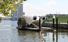 Máy lọc rác trên sông tại Mỹ