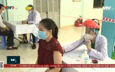Tăng cường lực lượng điều phối điểm tiêm vắc xin sân vận động Phú Thọ