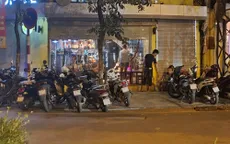 Nhiều hàng quán ở Hà Nội vẫn đông khách sau 21h