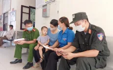 Cảnh sát cơ động hiến máu cứu bé 2 tuổi ngay trong khu phong tỏa ở Bắc Giang