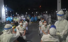 Xuyên đêm lấy mẫu tầm soát COVID-19 cho hơn 30.000 công nhân ở TP Hồ Chí Minh